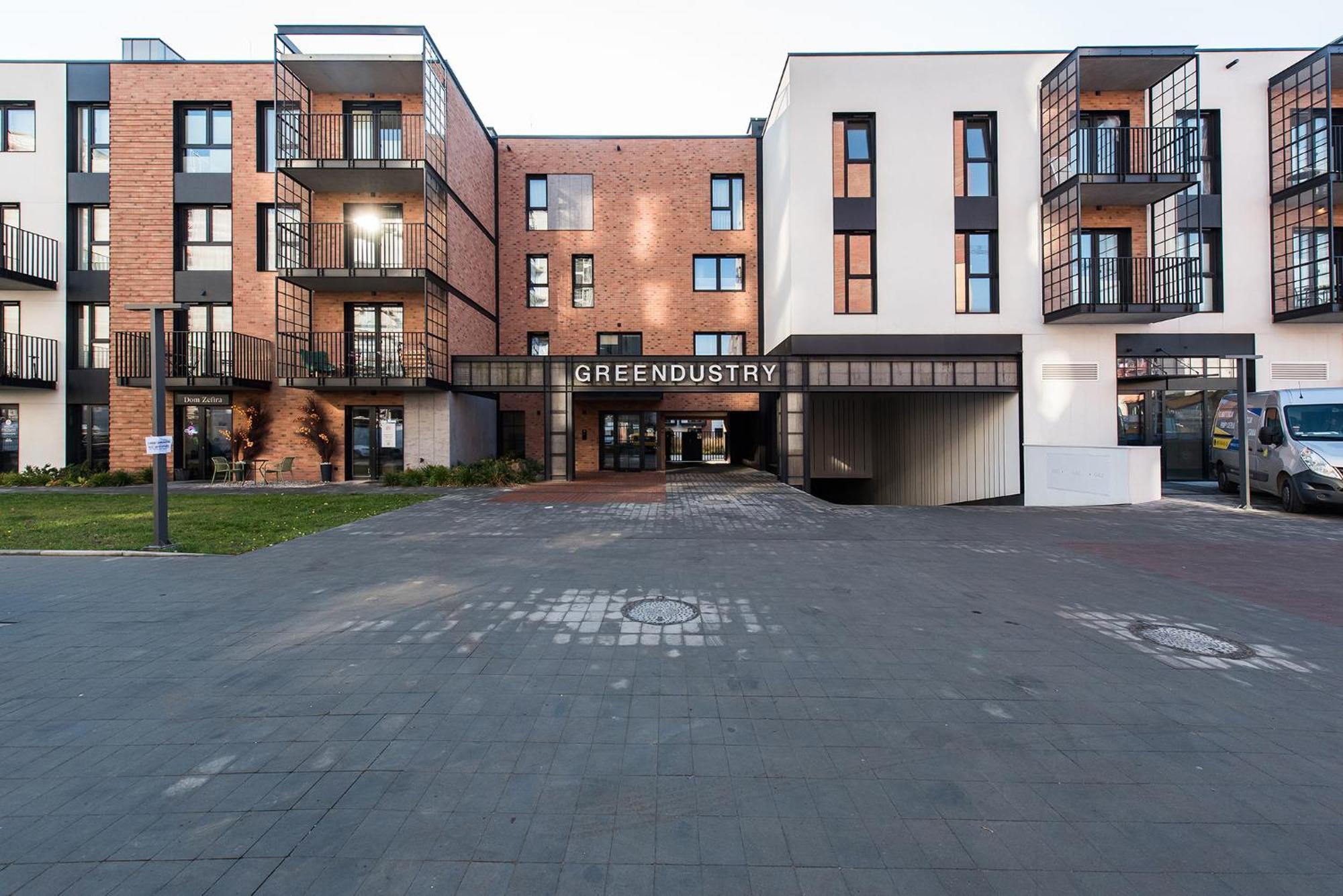 Apartment Blue Near Schindler